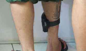 Um dos presos faz uso de tornozeleira eletrnica(foto: Gladyston Rodrigues/EM/D.A Press)