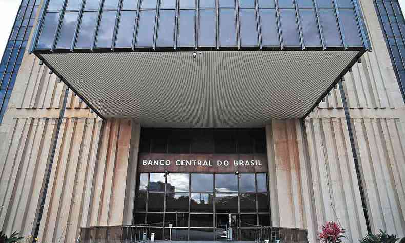 Relatrio do Banco Central mostra que novas cesses de crdito para pessoas fsicas e empresas tiveram queda de 1% em relao a fevereiro 