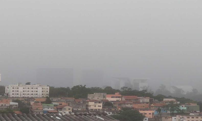 Temporal cobrindo a cidade