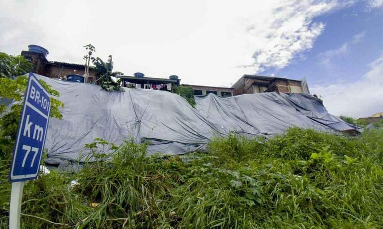 rea com risco de deslizamento por causa das chuvas