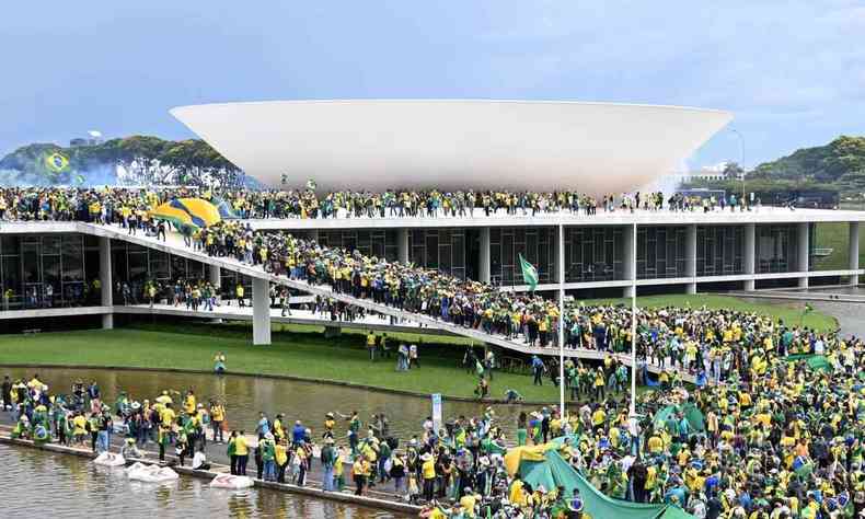 Terroristas atacam o Brasil