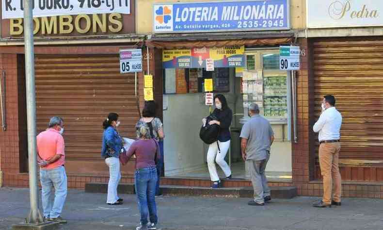 Loteria Milionria, na Avenida Getlio Vargas, no Bairro Funcionrios, em Belo Horizonte(foto: Gladyston Rodrigues/ EM/ D.A Press)