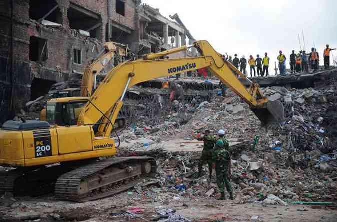 Ainda h 149 pessoas desaparecidas sob os escombros(foto: MUNIR UZ ZAMAN / AFP)