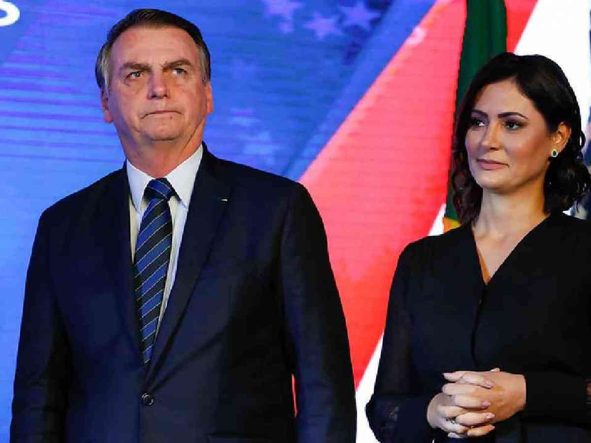 Michelle Bolsonaro diz que filha foi xingada por culpa de jornalista