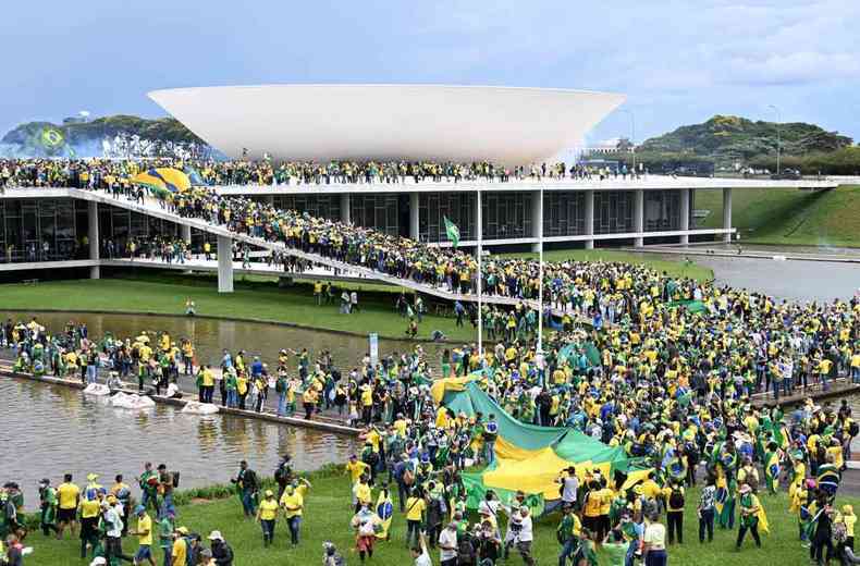 O Congresso, o Palcio do Planalto e o prdio do STF foram invadidos e vandalizados por apoiadores de Bolsonaro