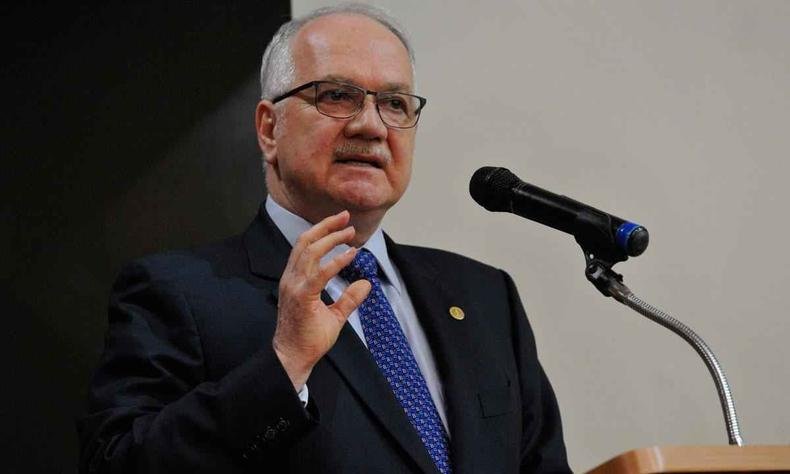 ''Mais uma vez a Justiça Eleitoral e seus representantes máximos são atacados com acusações de fraude, ou seja, uso de má-fé. Ainda mais grave é o envolvimento da política internacional e também das Forças Armadas, cujo relevante papel constitucional a ninguém cabe negar como instituições nacionais, regulares e permanentes do Estado, e não de um governo. É hora de dizer basta'' - Edson Fachin, presidente do Tribunal Superior Eleitoral(foto: MARCOS VIEIRA/EM/D.A.PRESS) Edson Fachin, presidente do Tribunal Superior Eleitoral