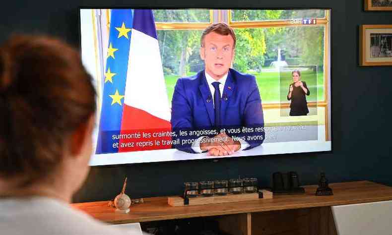 Macron elogiou o esforo dos franceses e disse que pas reencontrar ''plenamente a paz''(foto: DENIS CHARLET/AFP)