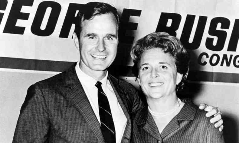 George H. W. Bush e a esposa Barbara na dcada de 1960(foto: AFP)