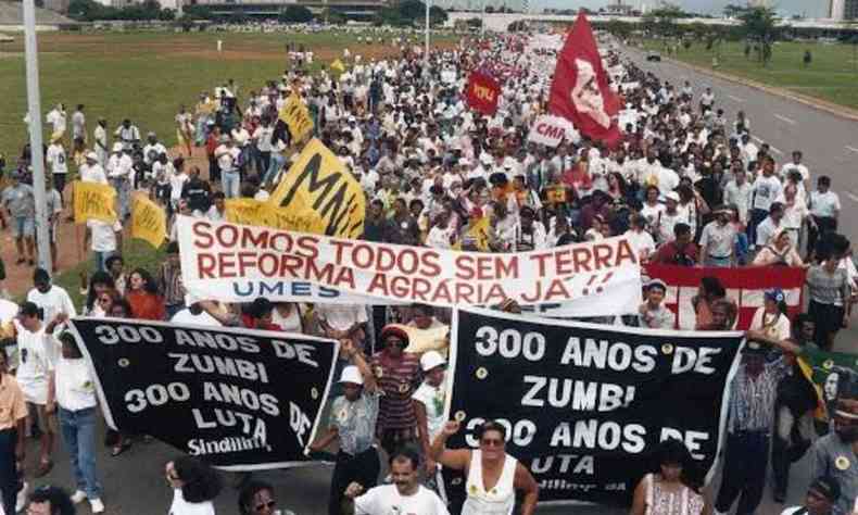 ativistas na marcha Zumbi dos Palmares