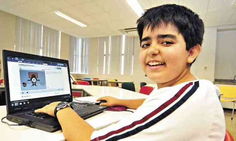 Artur, de 11 anos, est ansioso pelas aulas de matemtica(foto: Ramon Lisboa/EM/D.A Press)