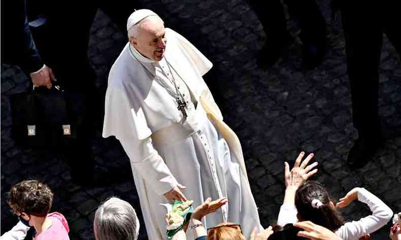 Brincadeira do papa Francisco de que o %u201CBrasil no tem salvao, porque  muita cachaa e pouca orao%u201D escandalizou alguns por aqui (foto: Alberto PIZZOLI/AFP)