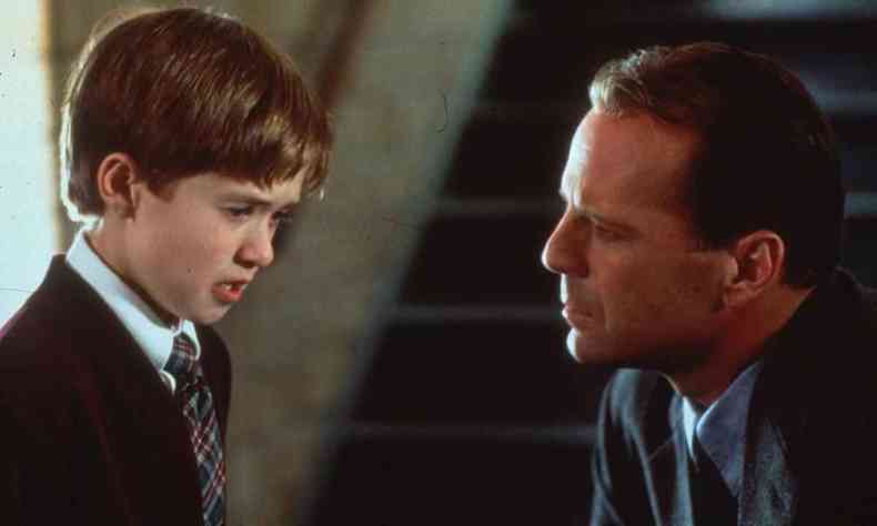 O menino Haley Joel Osment e Bruce Willis contracenam nofilme 'O sexto sentido'