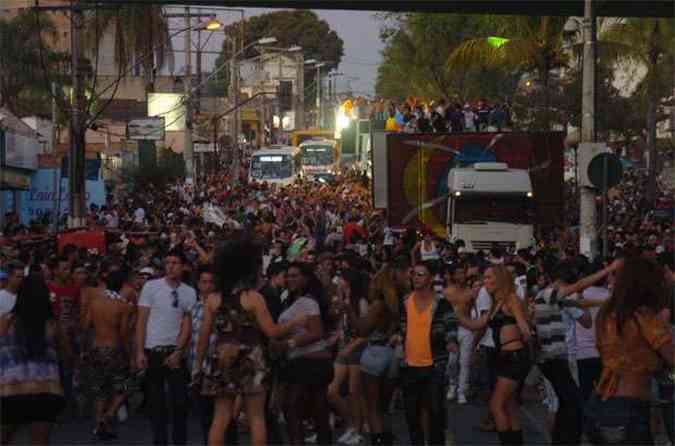 Parada do orgulgo LGBT em Betim, na Grande BH: Minas ainda no tem conselho(foto: Ramon Lisboa/EM )