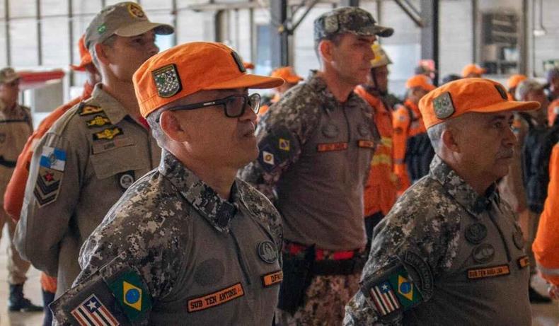 Quatro agentes da Diretoria da Fora Nacional de Segurana Pblica em formao.