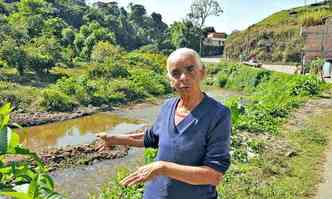 Em seus 80 anos, dona Nini lamenta a degradao: 'Jogam de tudo aqui.  uma vergonha'(foto: Jair Amaral/EM/DA Press)