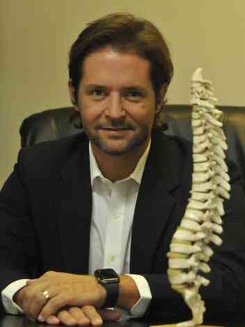 Daniel Oliveira, ortopedista responsvel pela cirurgia