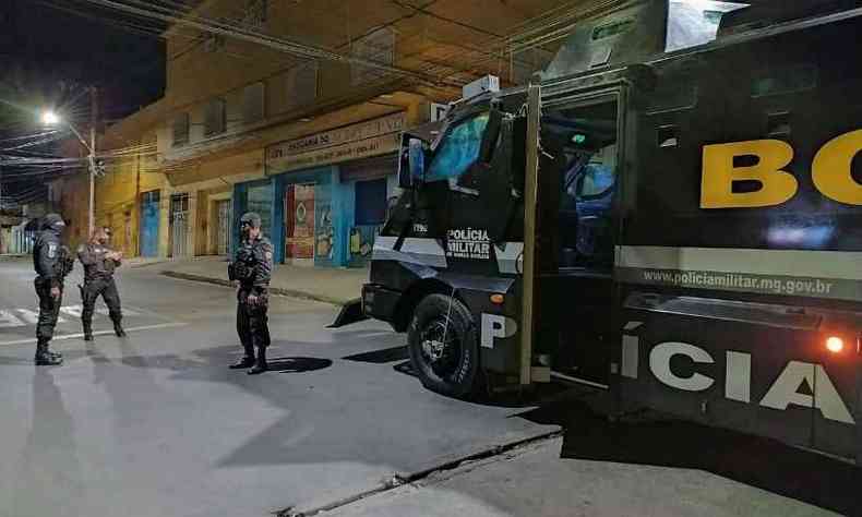 PM contou com apoio de dois caveires(foto: Divulgao/Polcia Militar de Minas Gerais)