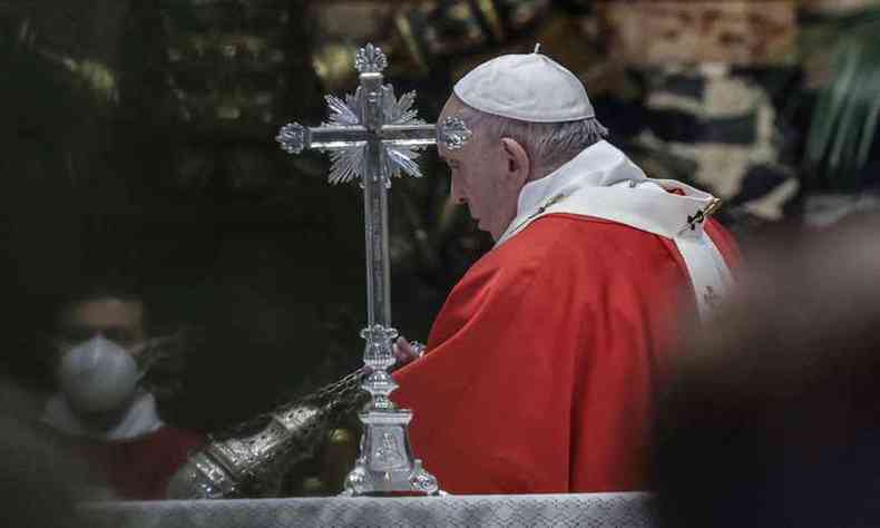 Papa Francisco durante a celebrao do Domingo de Ramos(foto: Giuseppe LAMI / POOL / AFP)