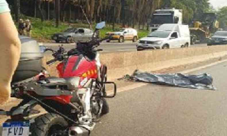 Corpo da vtima foi parar perto da mureta central do Anel Rodovirio