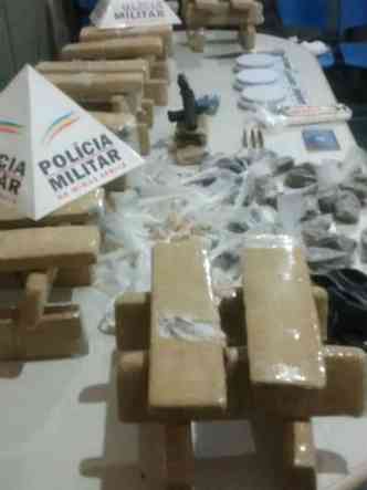 A droga estava em uma casa do aglomerado(foto: Polcia Militar/Divulgao)