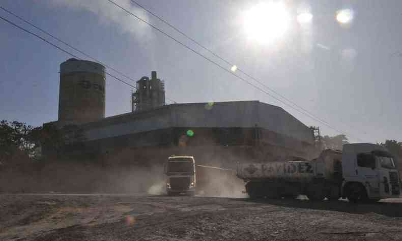 Comunidade de Boca da Mata, que ainda sofre com o barulho dos caminhões usados no transporte do cimento 