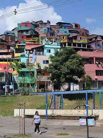 Locais com moradias mais adensadas, como o Alto Vera Cruz, tm maior vulnerabilidade  transmisso. rea  uma das que tm maior concentrao (foto: Leandro Couri/EM/D.A Press)