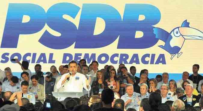 Presidente do PSDB disse que o governo do PT est afogado em denncias, paralisado pela incompetncia e que a presidente perdeu a credibilidade(foto: Antnio Cunha/CB/D.A Press)