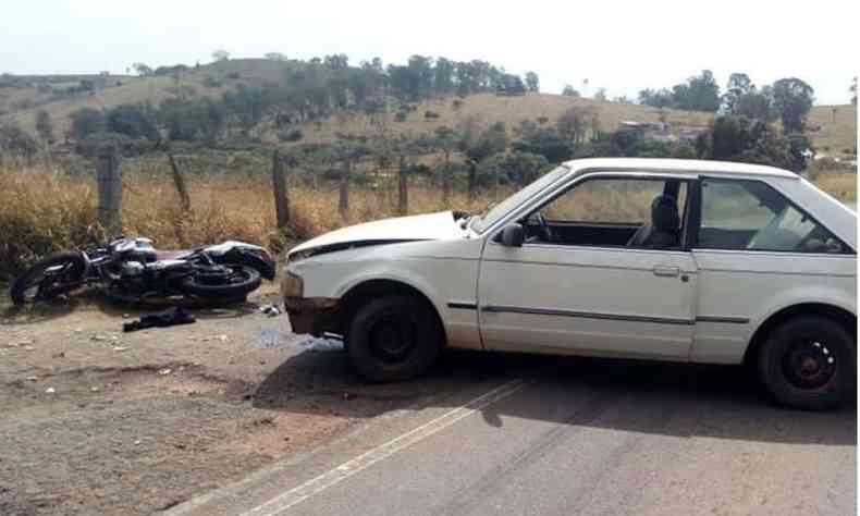 Mulher morreu em acidente entre carro e moto na MG-167 no ano passado(foto: PRE/divulgao)