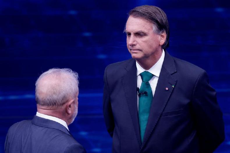 Lula e Bolsonaro durante debate da TV Bandeirantes no dia 16 de outubro