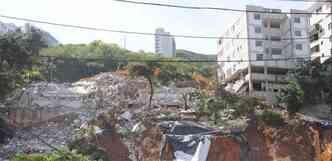 Conteno da rea adjacente  Rua Laura Soares Carneiro deve comear logo(foto: Paulo Filgueiras/EM/D.A Press)