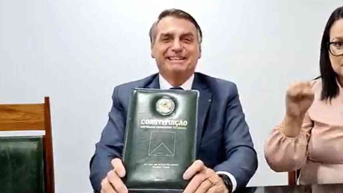 Bolsonaro destaca a filha caçula: de 'fraquejada' a 'mais importante' -  Politica - Estado de Minas