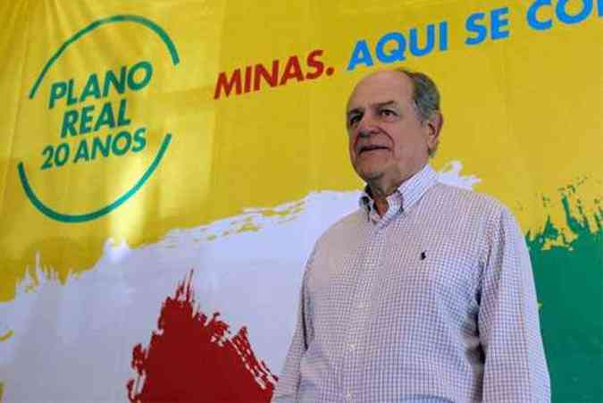 Nesse domingo, Pimenta discutiu com assessores regionalizao da campanha (foto: Lo Lara/Divulgao)