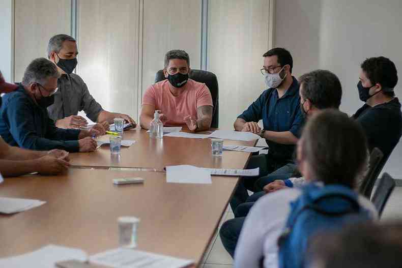 Reunio com representantes da categoria discutiu mudanas da lei criada em 2011 para elaborao do novo projeto(foto: Prefeitura de Arax/Divulgao)