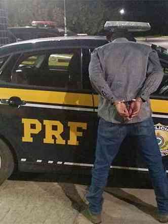 Motorista foi preso com documentos falsos(foto: Polcia Rodoviria Federal (PRF)/Divulgao)