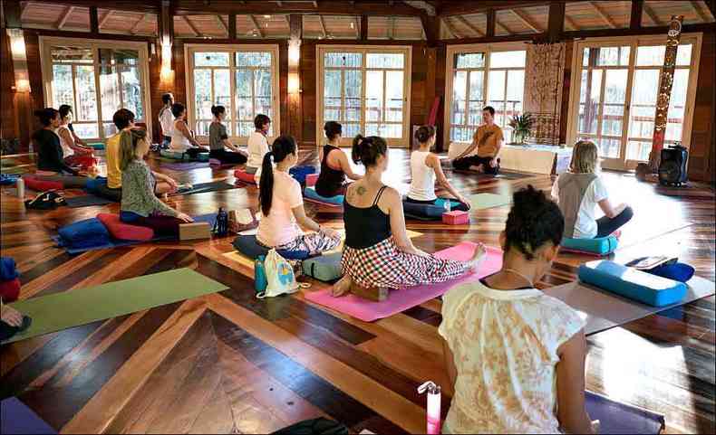 O professor de ioga e meditao Andr Oliveira ensina que qualquer um pode sentir os centros energticos do corpo (foto: Mariel Fabris/Divulgao)