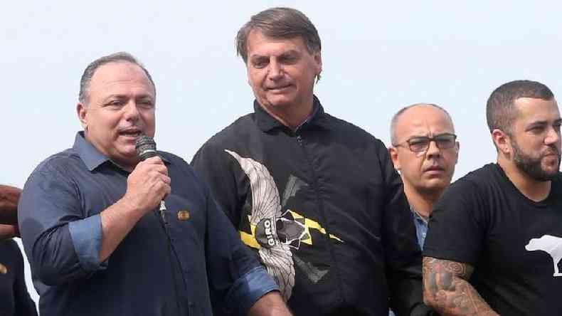 Pazuello no ato de apoio a Bolsonaro; Exrcito ainda discute se haver punio(foto: Reuters)