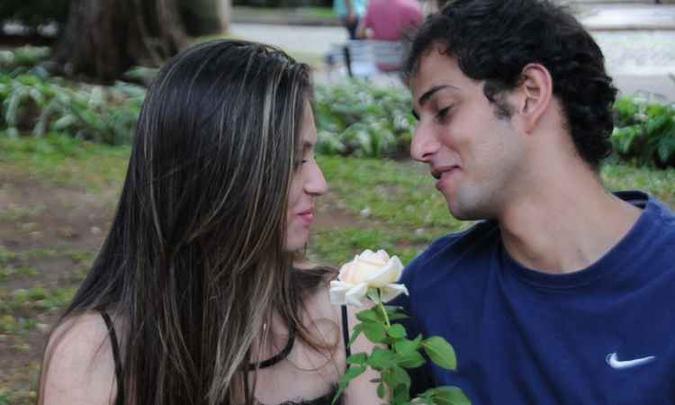 Isabella Pereira e Breno Diniz - Namoro na Praa da Liberdade e jantar romntico para celebrar a data(foto: Cristina Horta/EM/D.A.Press)