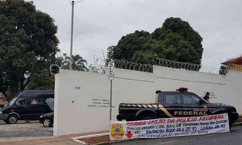 So veculos de modelos diversos, materiais de escritrio, entre outros(foto: Polcia Federal/SRPF-MG/Divulgao)