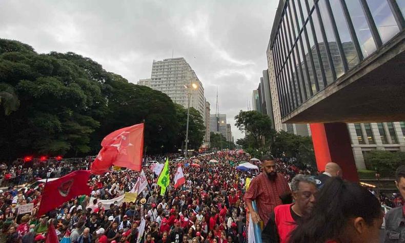 Avenida Paulista, em SP, na manifestação desta segunda-feira (9/1)(foto: Natasha Werneck/EM/D.A Press) Avenida Paulista