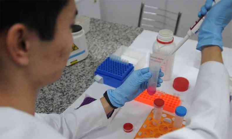 No Centro de Tecnologia em Vacinas da UFMG (CT Vacinas), estudos de biotecnologia buscam formas de otimizar o diagnstico da infeco(foto: Tlio Santos/EM/D.A Press)