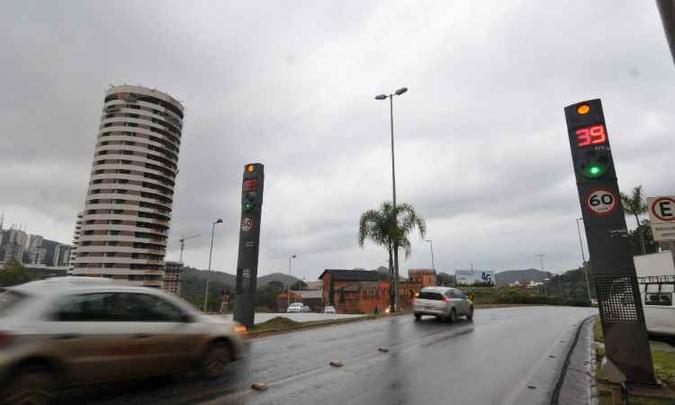 Já são 430 radares instalados nas rodovias mineiras(foto: Rodrigo Clemente/EM/D.A Press) Já são 430 radares instalados nas rodovias mineiras(foto: Rodrigo Clemente/EM/D.A Press)