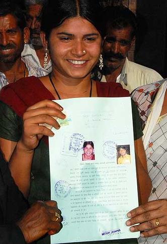 Laxmi Sargara, de 18 anos(foto: STR / AFP) Laxmi Sargara, de 18 anos(foto: STR / AFP)