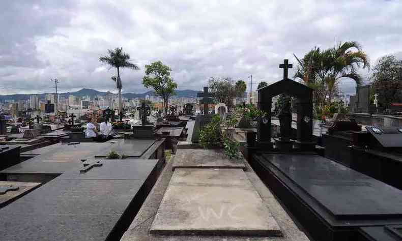 Cemitério do Bonfim, em Belo Horizonte (foto: Leandro Couri/EM/D.A Press))