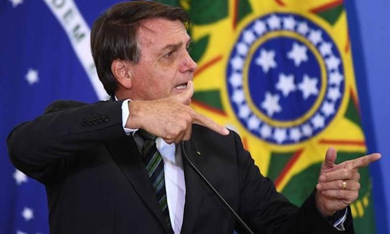 Para o presidente Bolsonaro, armar a população ajuda na queda da taxa de homicídios (foto: Evaristo Sá/AFP) Jair Bolsonaro