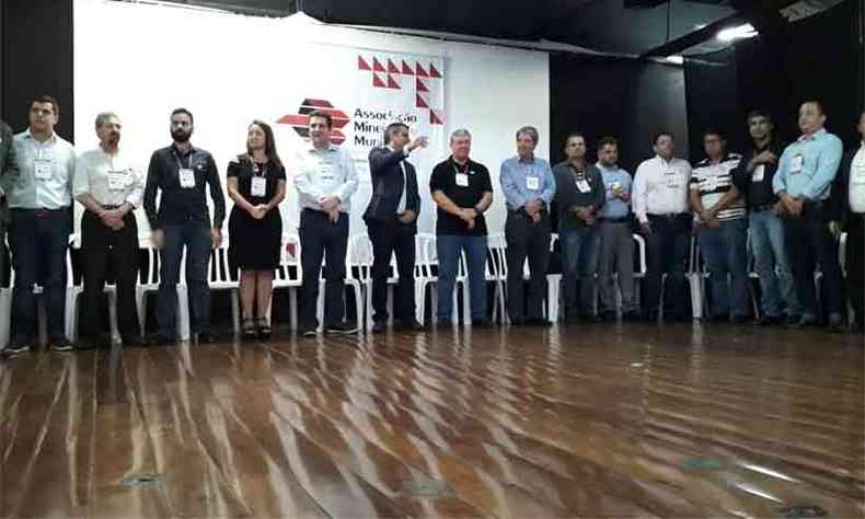 Prefeitos mineiros se reuniram em assembleia na manh desta segunda-feira, no auditrio do Crea, em Belo Horizonte(foto: Jair Amaral/EM/D.A Press)