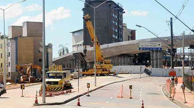 Ala sul do viaduto caiu em 3 de julho matando duas pessoas e ferindo outras 23(foto: Euler Junior/EM/D.A Press. )