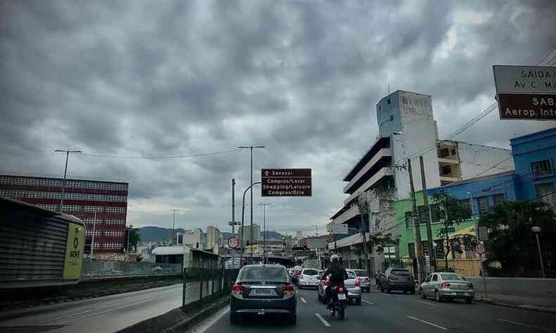 Cu nublado no Centro de Belo Horizonte 