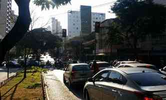 Acidente deixou trnsito lento na regio, at na Avenida Afonso Pena(foto: Paulo Filgueiras/EM/DA Press)