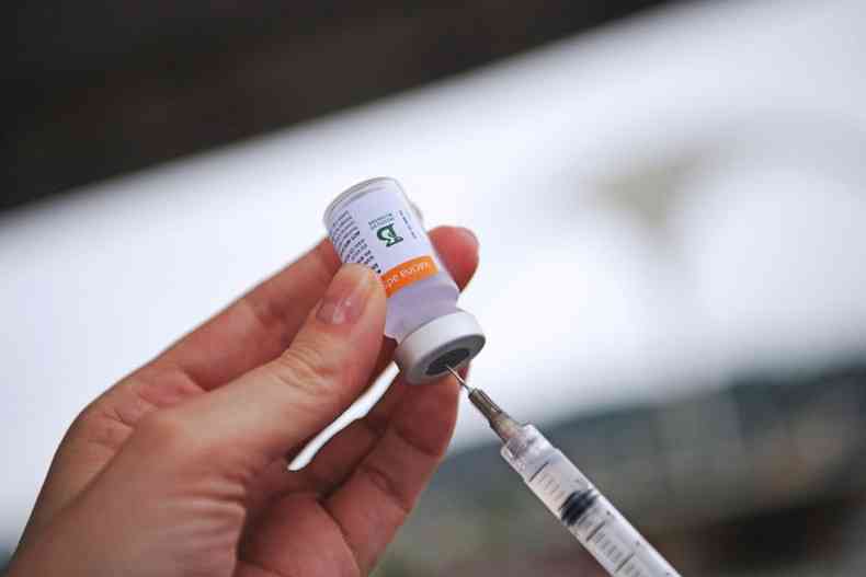Mais de 12 milhes de doses da vacina foram envasados em fbrica no autorizada pela Anvisa e tero uso suspenso