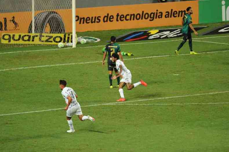 Amrica foi derrotado pelo Palmeiras e ficou fora da final da competio(foto: Alexandre Guzanshe)
